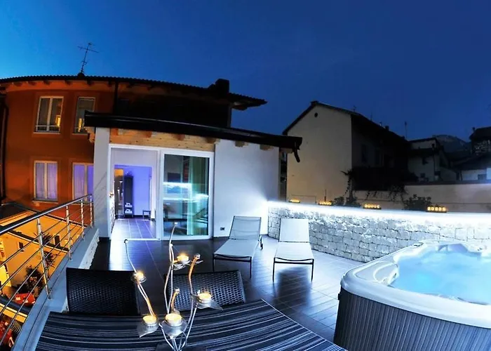 Hotel Caldonazzo con piscina coperta:  scopri dove soggiornare nel cuore dell'Italia